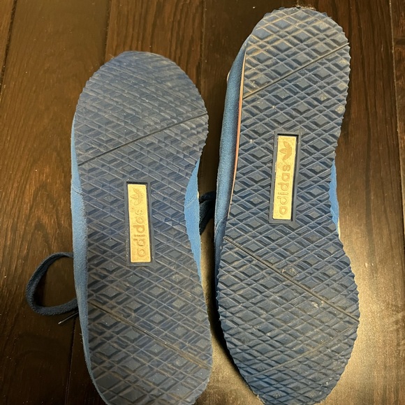 Adidas sneaker. - Picture 4 of 4